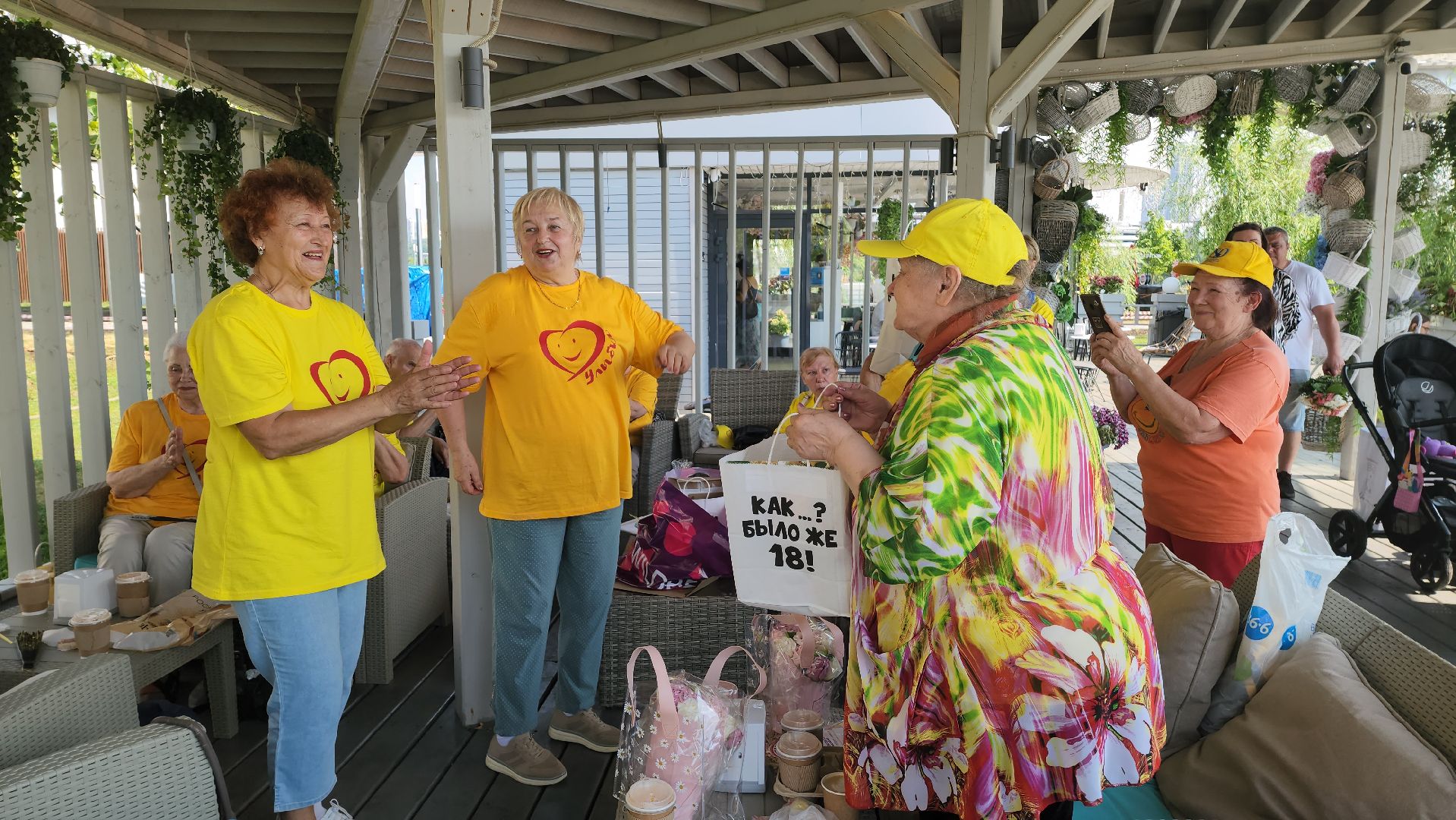 активное долголетие, пенсионеры, улыбка, юбилей,