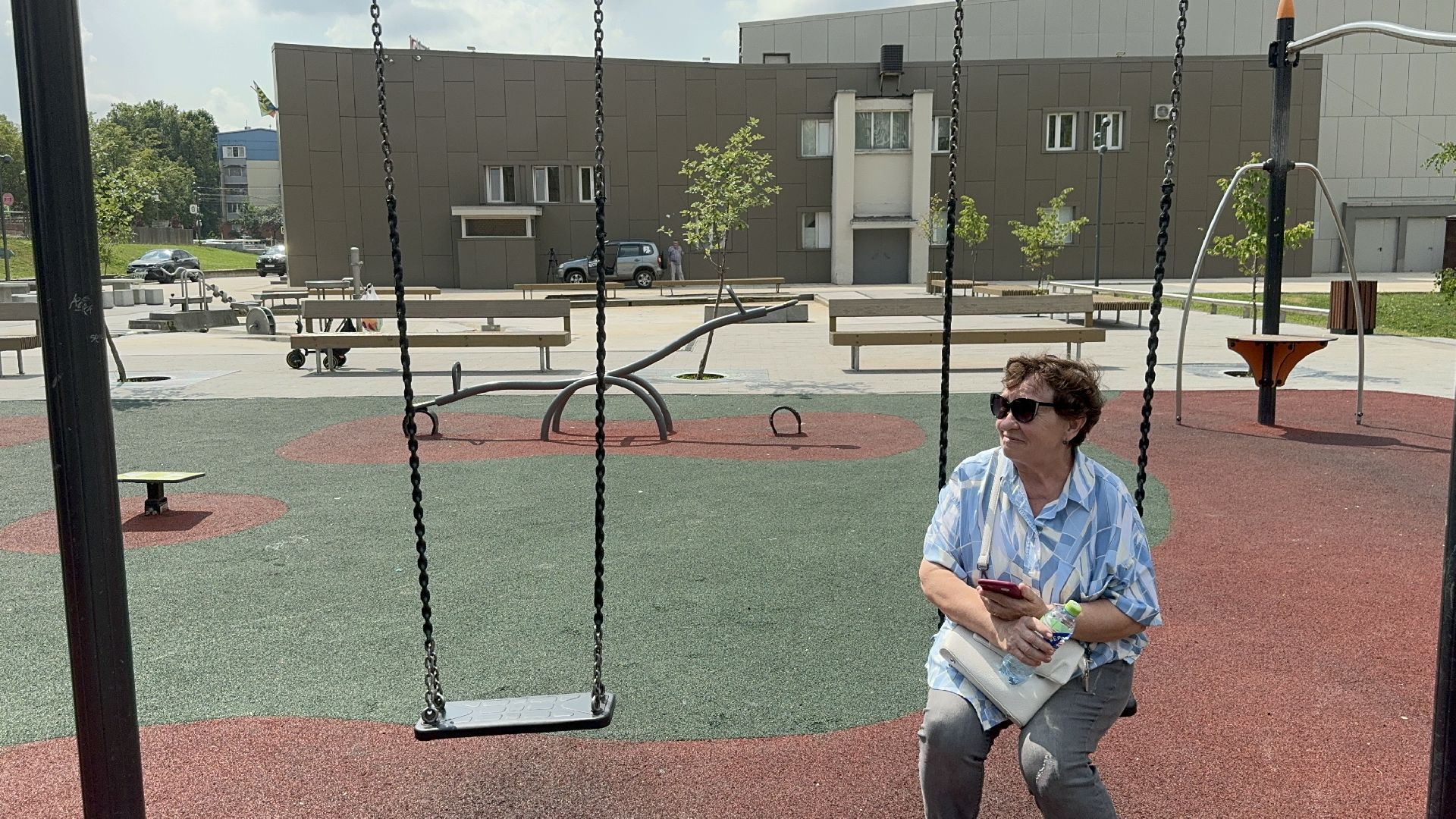 раздача воды, активисты Молодой гвардии, Волонтеры города Видное, ленинский городской округ,