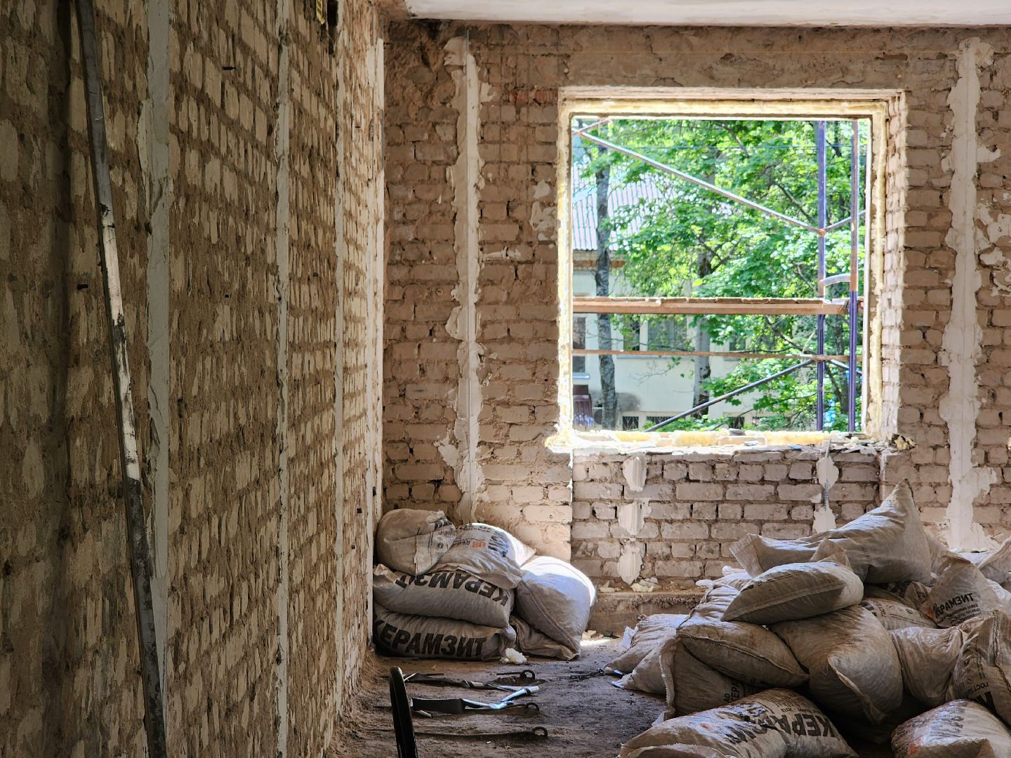 Дубна, Капитальный ремонт, центр дополнительного образования, Демонтаж окон, Монтаж кровли,