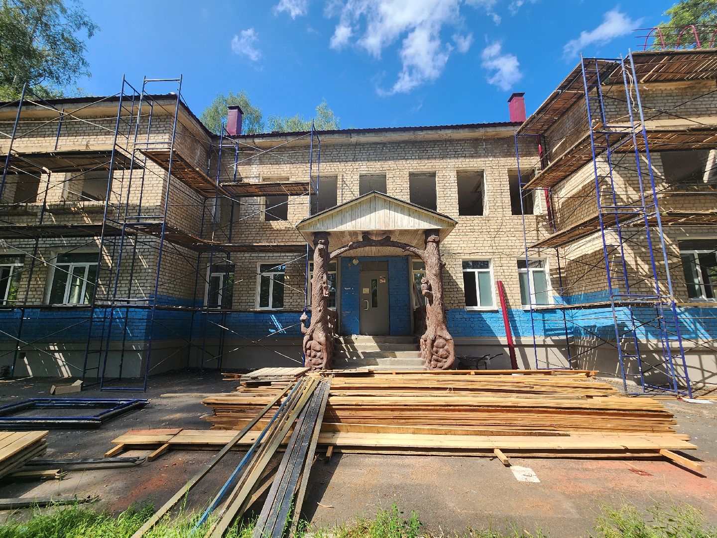 Дубна, Капитальный ремонт, центр дополнительного образования, Демонтаж окон, Монтаж кровли,