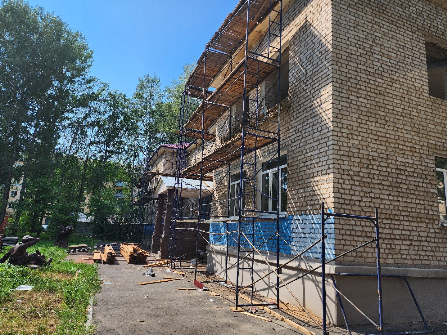 Дубна, Капитальный ремонт, центр дополнительного образования, Демонтаж окон, Монтаж кровли,