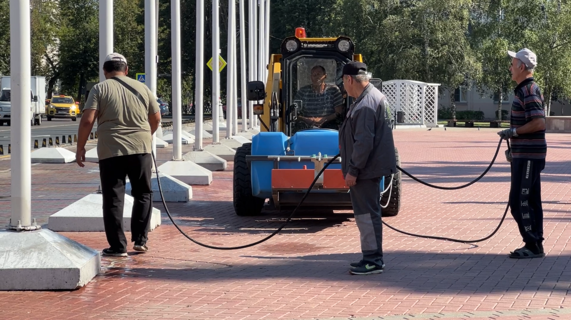 химки, благоуйстройство, полив дорог, поливальная машина,