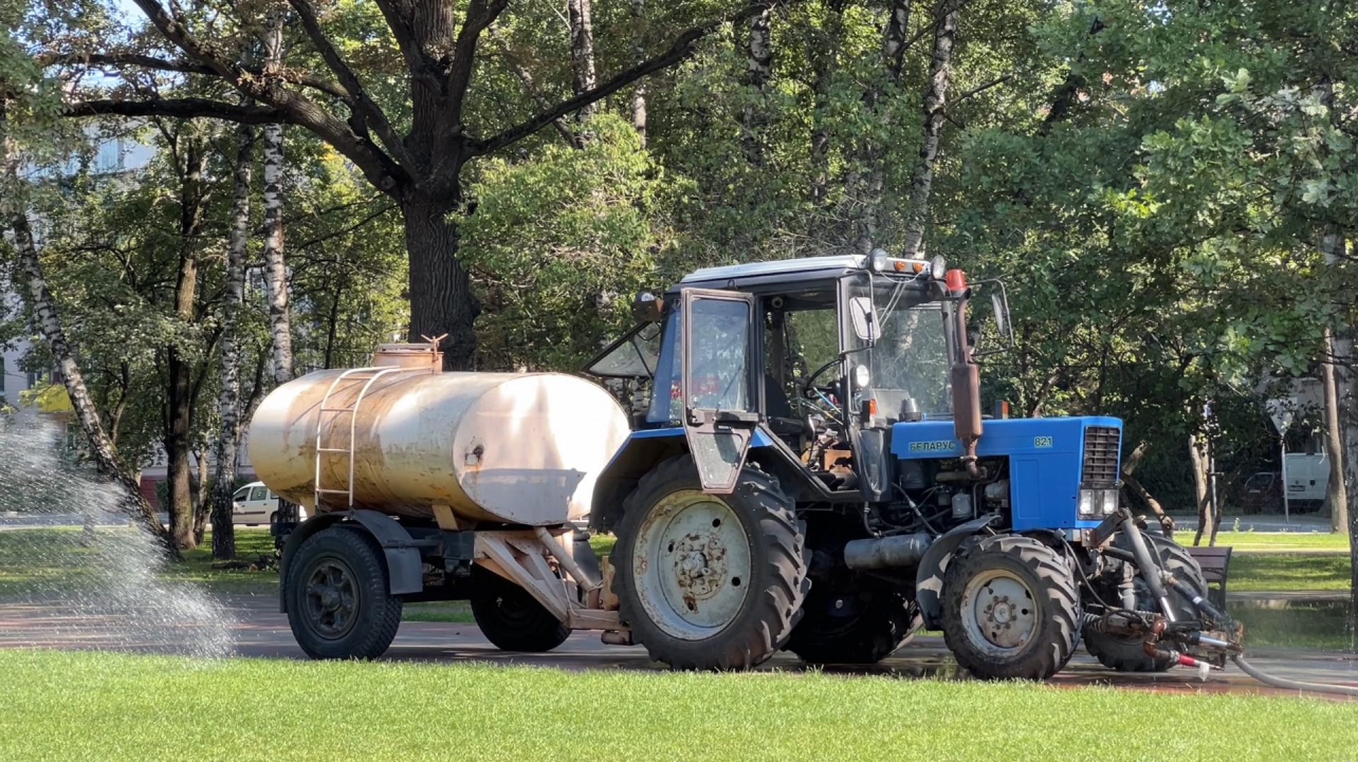 химки, благоуйстройство, полив дорог, поливальная машина,