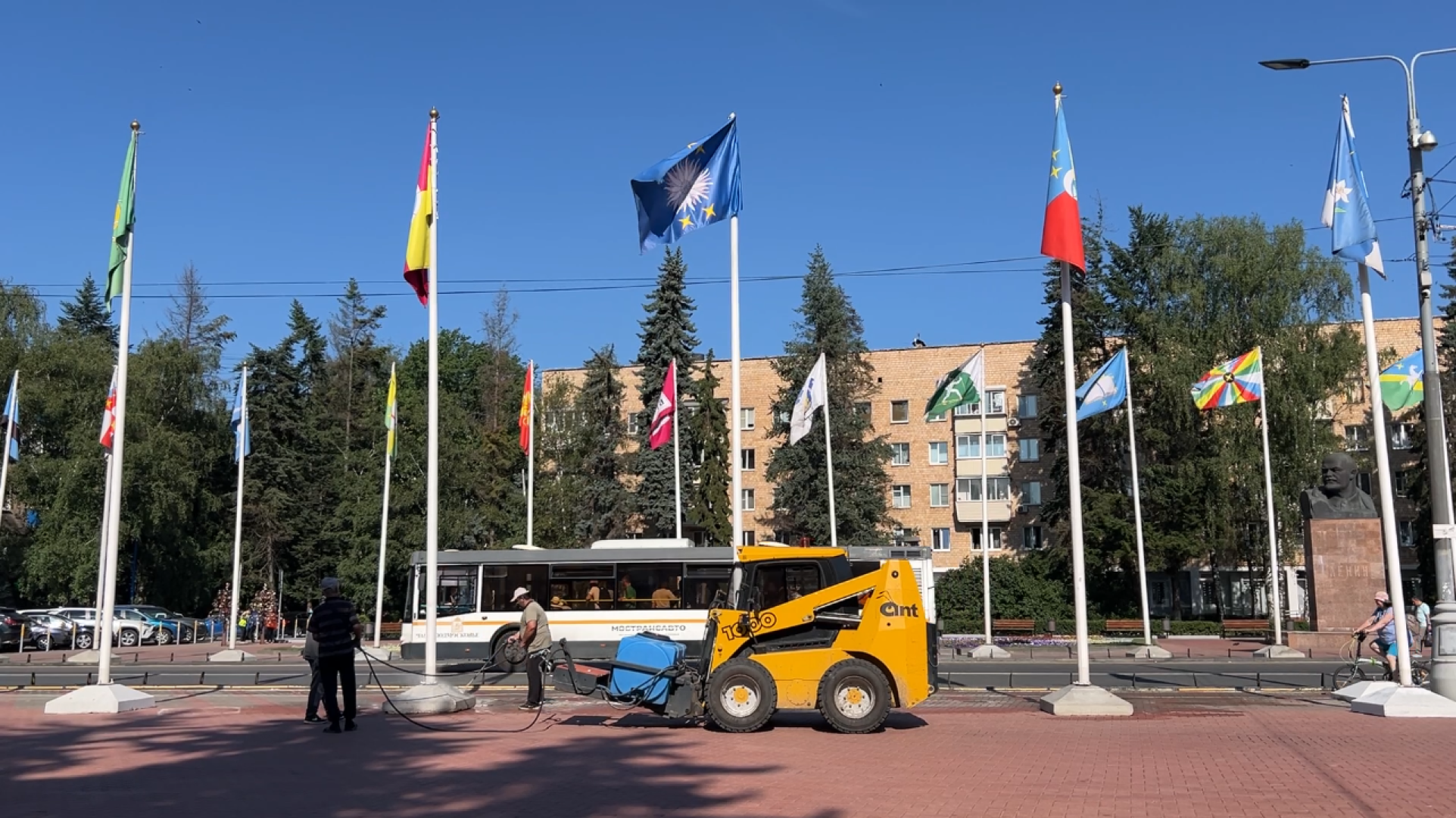 химки, благоуйстройство, полив дорог, поливальная машина,