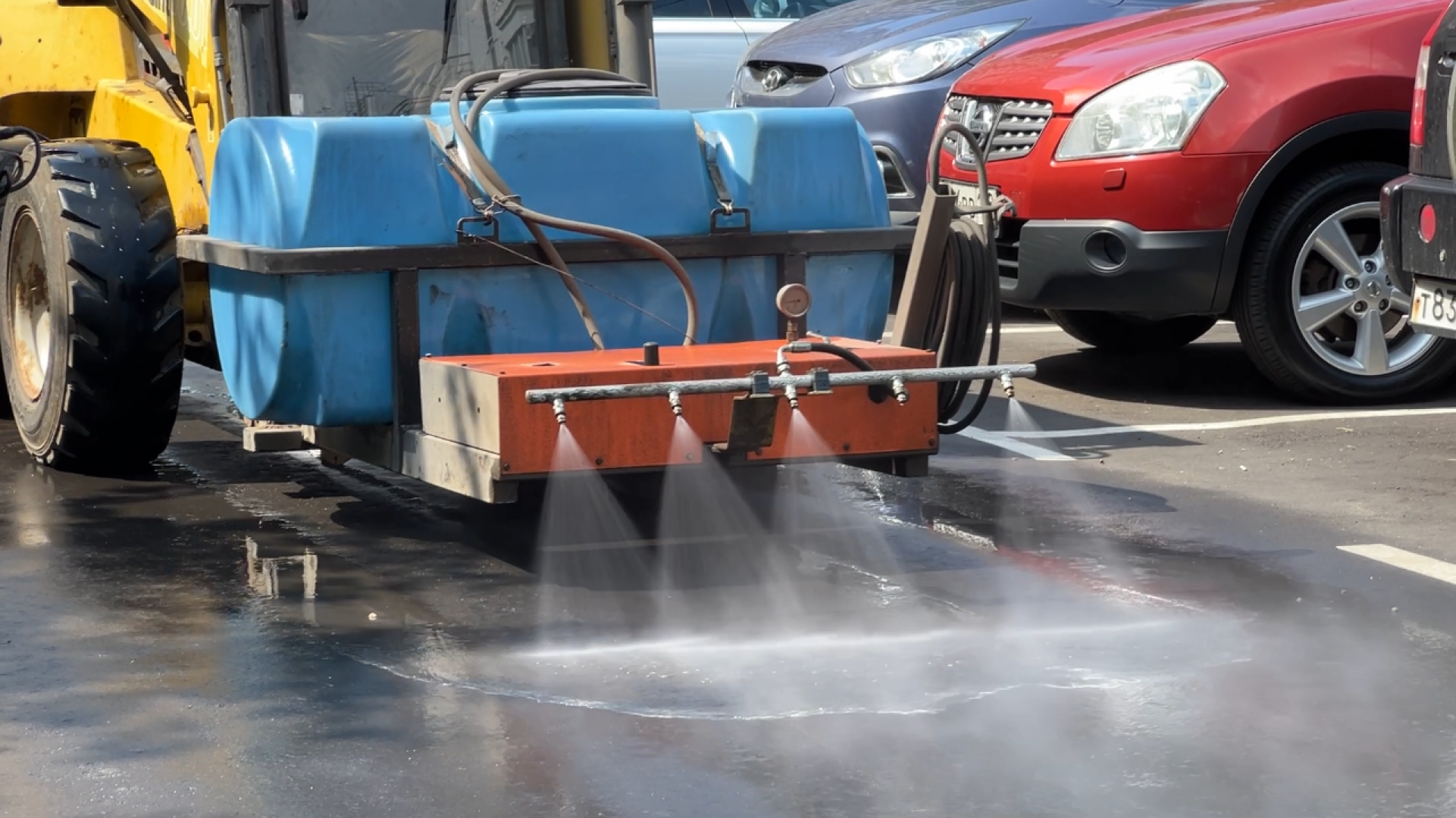 химки, благоуйстройство, полив дорог, поливальная машина,