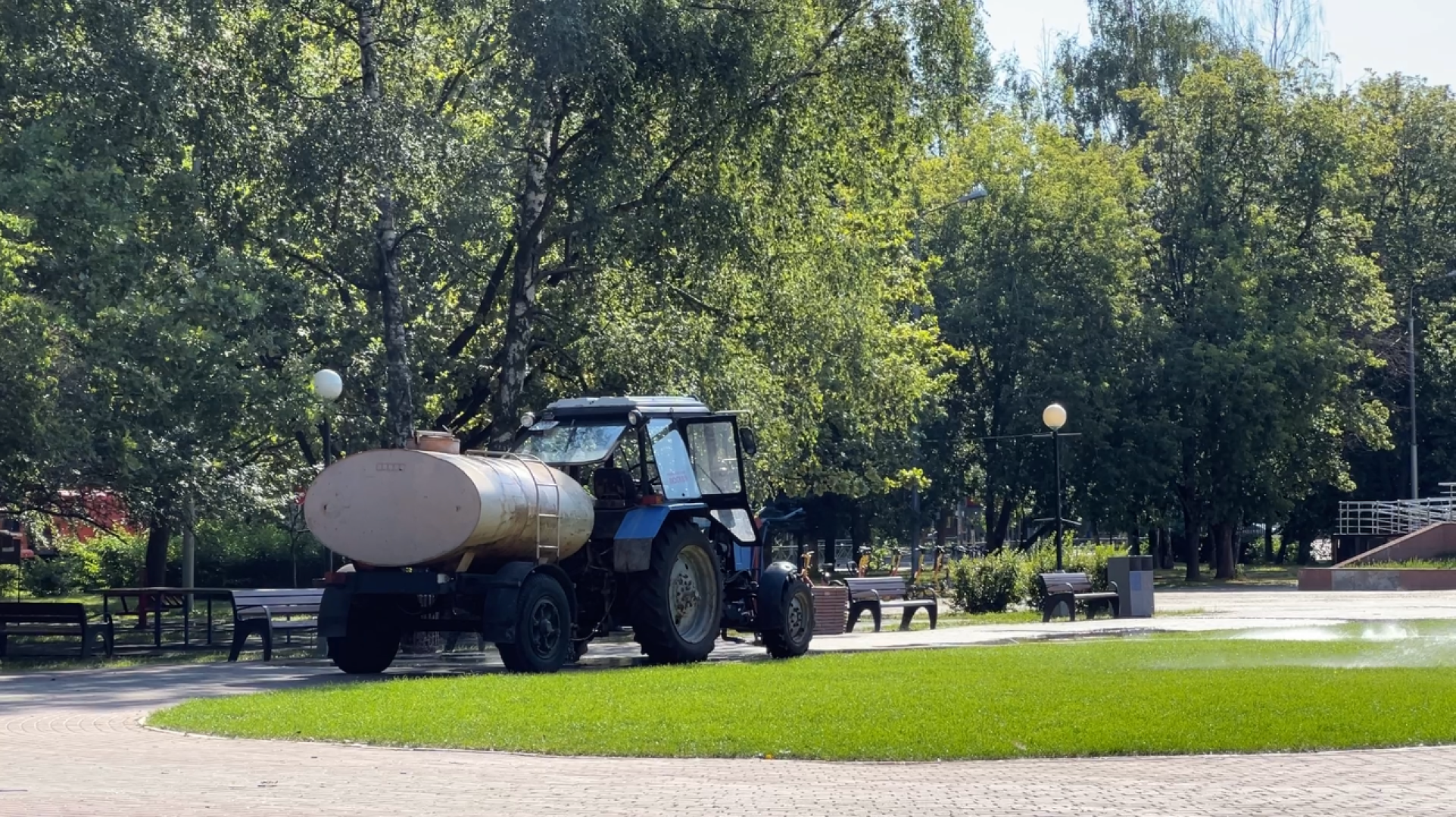 химки, благоуйстройство, полив дорог, поливальная машина,