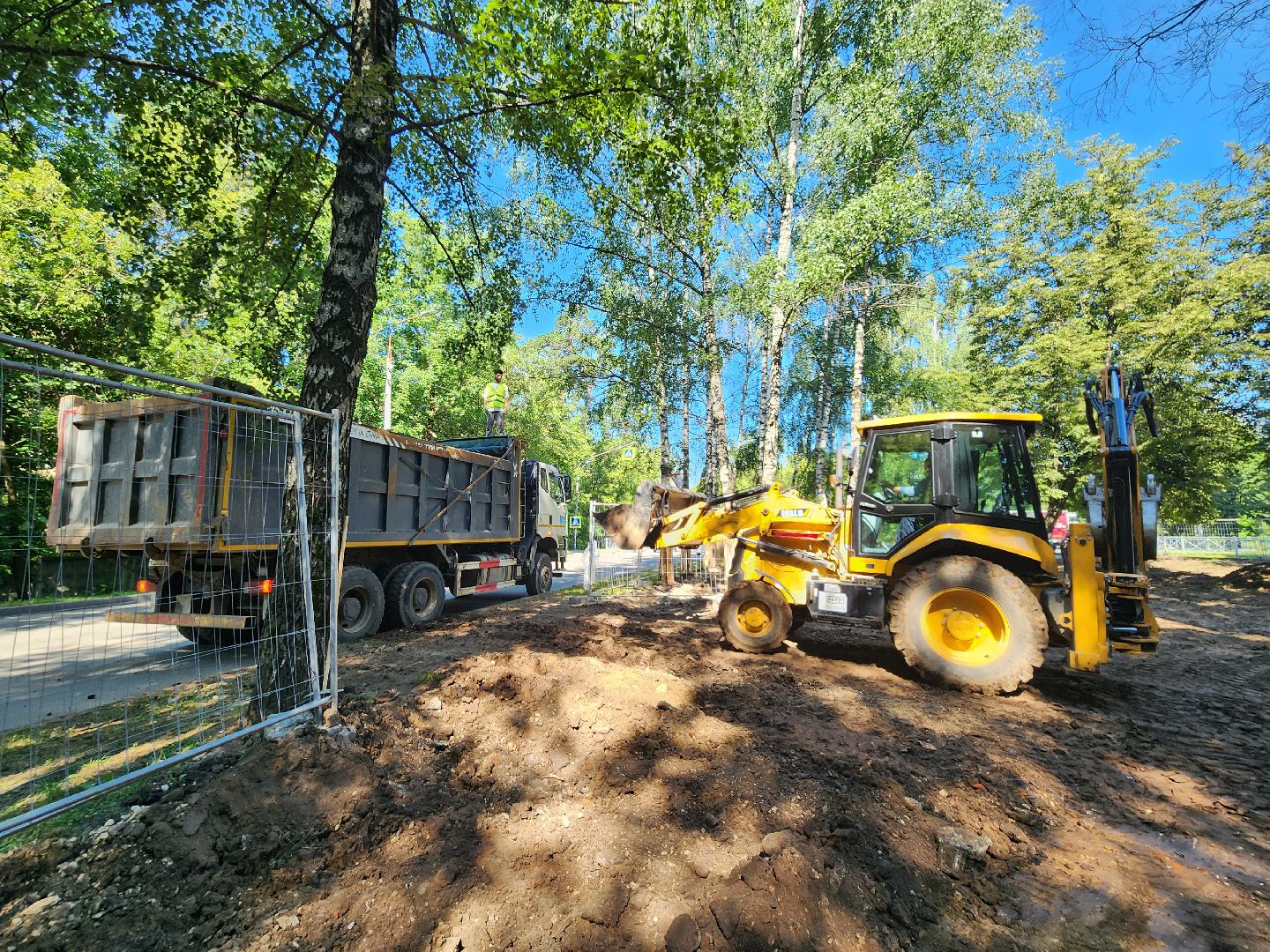 сквер 80-летия ленинского района, новая детская площадка, ленинский округ, благоустройство, сквер у МФЦ Видное,