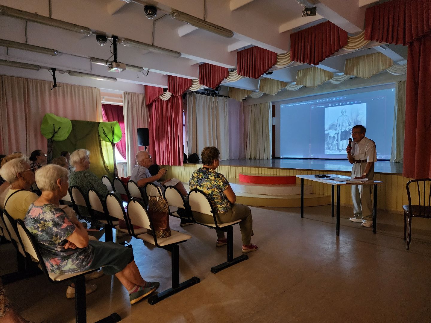 Ногинск, литературная встреча, пенсионеры, музыка,