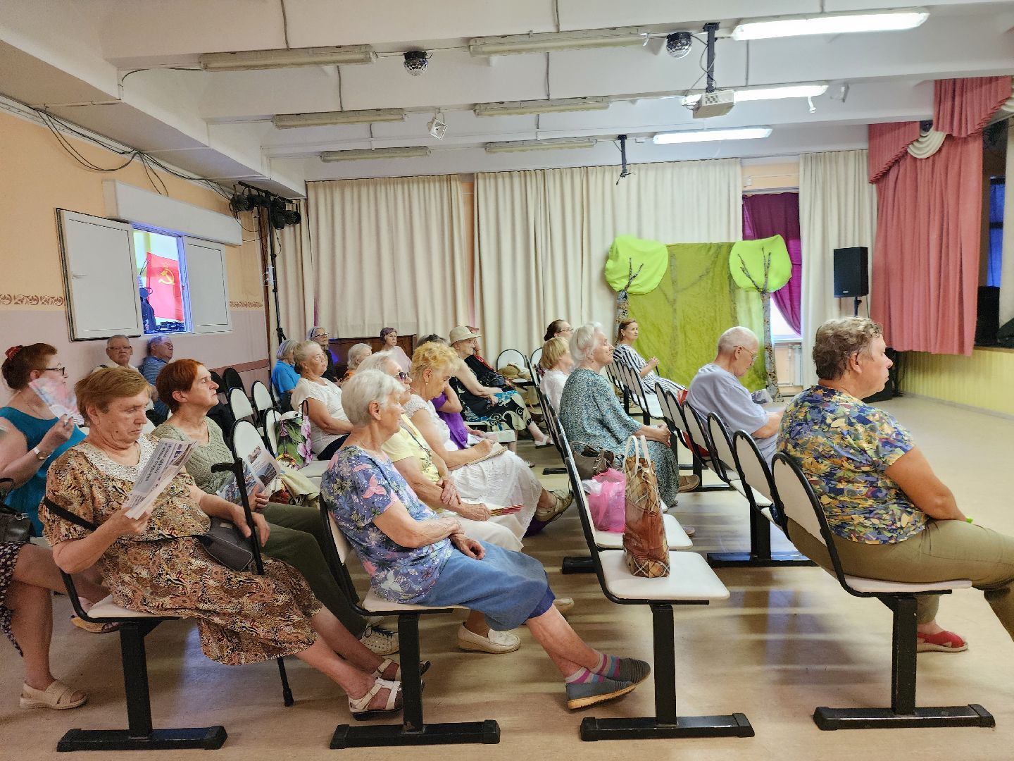 Ногинск, литературная встреча, пенсионеры, музыка,