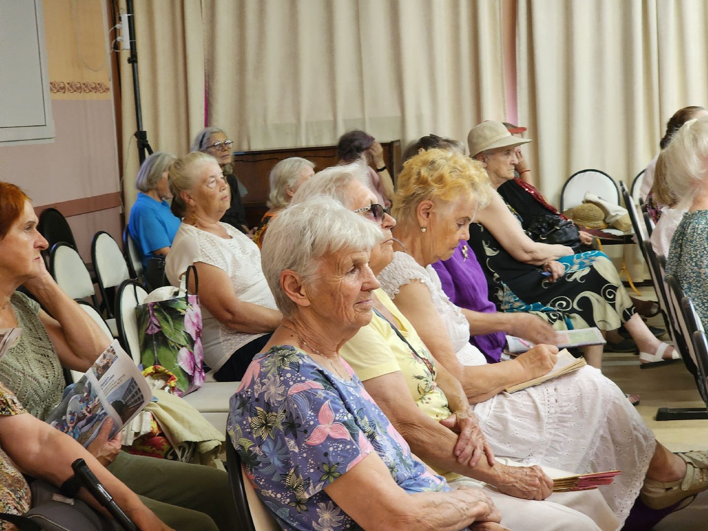 Ногинск, литературная встреча, пенсионеры, музыка,