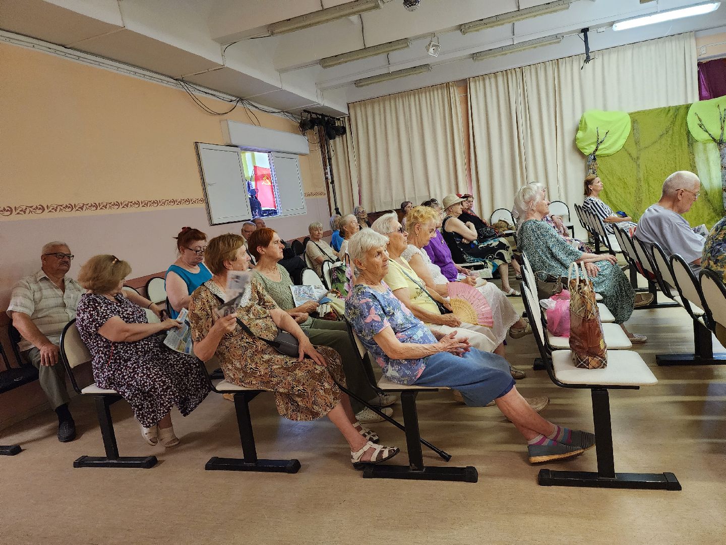 Ногинск, литературная встреча, пенсионеры, музыка,