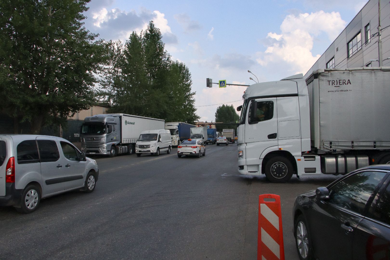 паркон, Евгений Макаров, дзержинский, выезд, пробка, фуры, большегрузы,