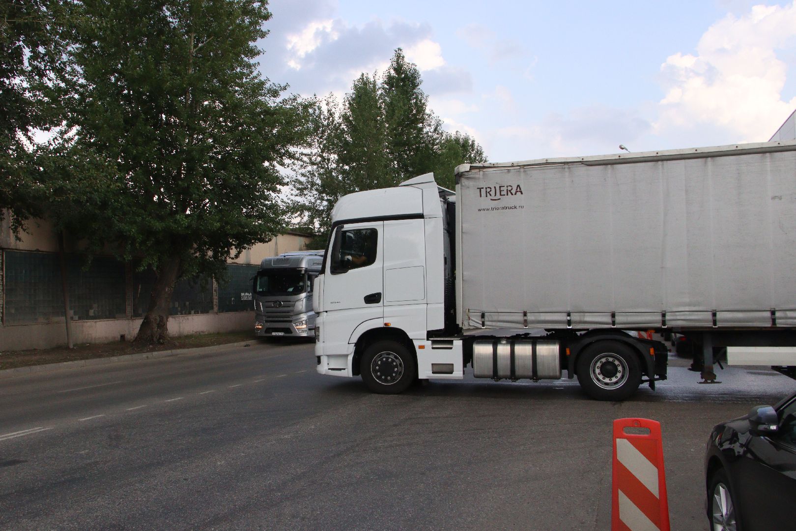 паркон, Евгений Макаров, дзержинский, выезд, пробка, фуры, большегрузы,