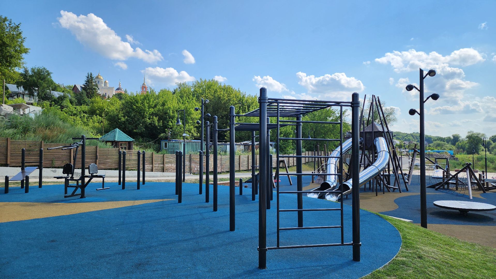 кашира, река ока, набережная оки, благоустройство, питьевой фонтанчик, кафе, зона для загара, покос травы,