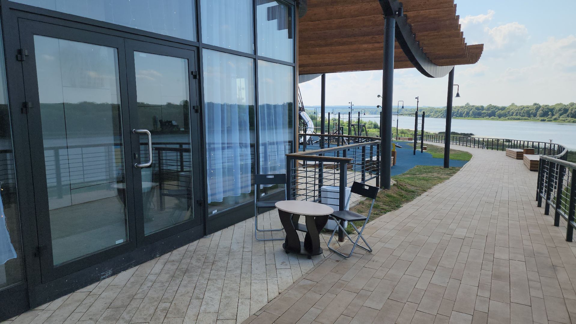 кашира, река ока, набережная оки, благоустройство, питьевой фонтанчик, кафе, зона для загара, покос травы,