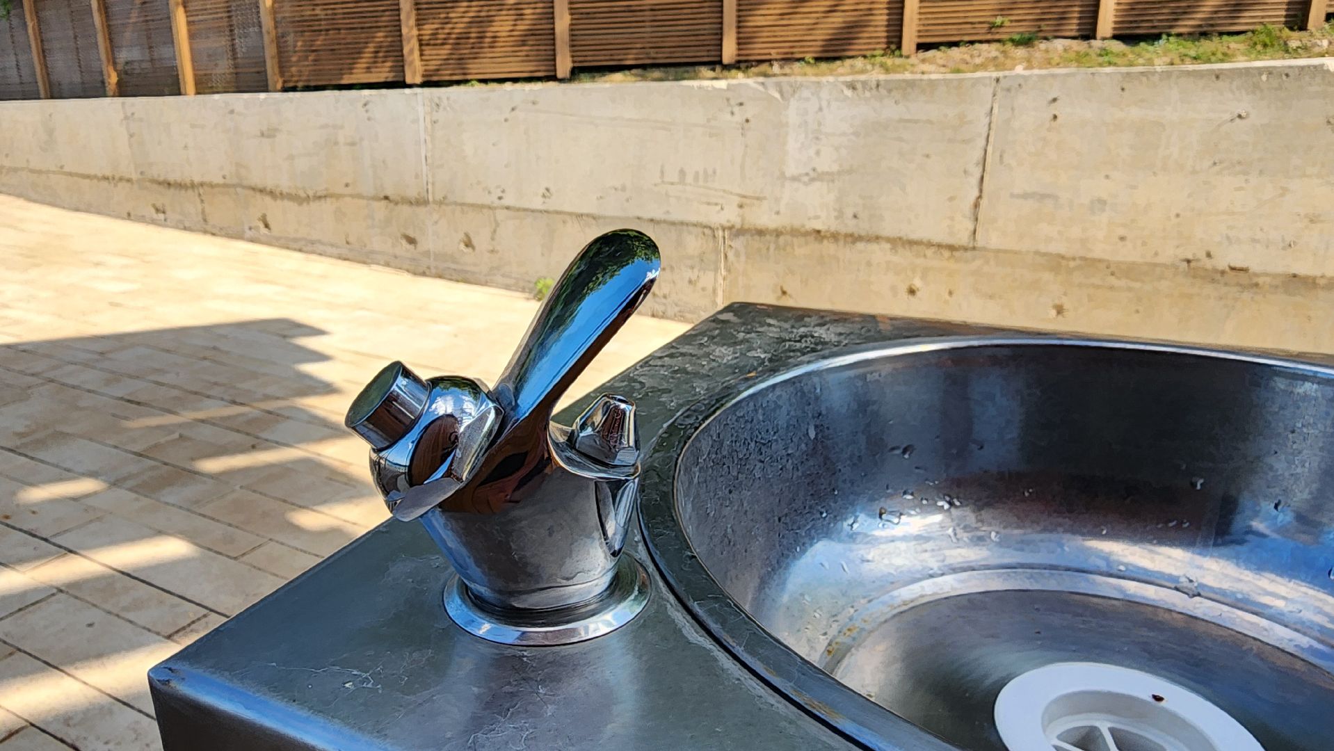 кашира, река ока, набережная оки, благоустройство, питьевой фонтанчик, кафе, зона для загара, покос травы,