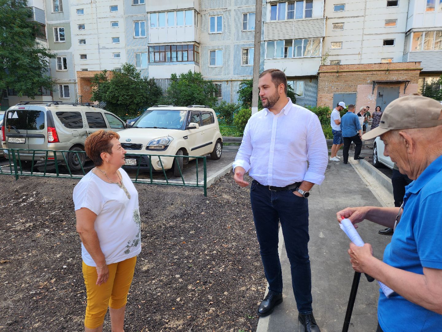 Чехов, улица Полиграфистов, комплексное благоустройство дворов, приемка работ, открытие детской площадки, глава администрации го Чехов, Михаил Собакин, анимационная программа,