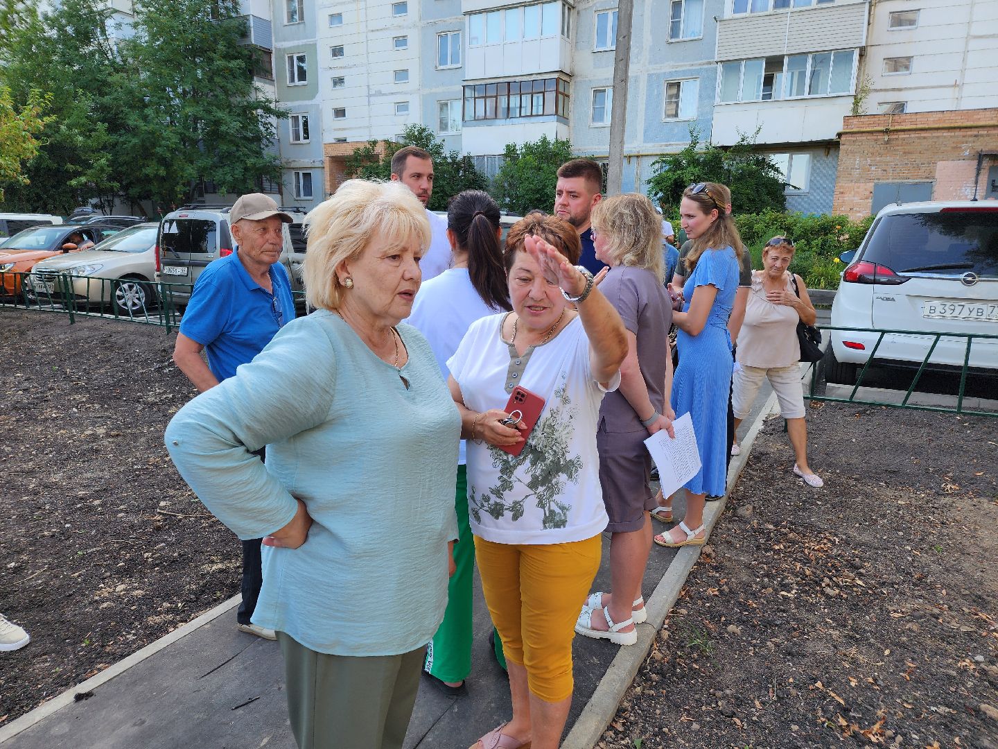 Чехов, улица Полиграфистов, комплексное благоустройство дворов, приемка работ, открытие детской площадки, глава администрации го Чехов, Михаил Собакин, анимационная программа,