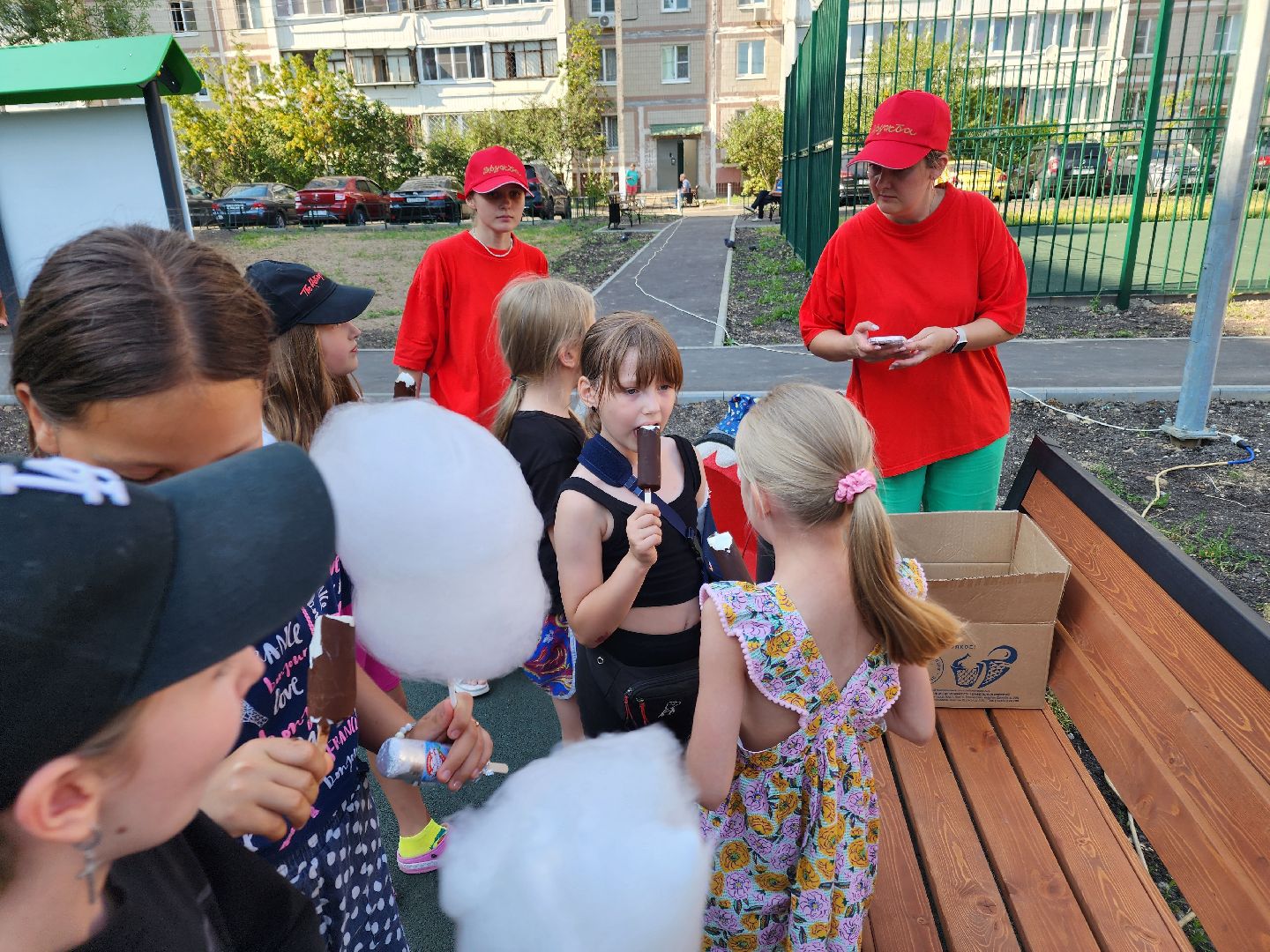 Чехов, улица Полиграфистов, комплексное благоустройство дворов, приемка работ, открытие детской площадки, глава администрации го Чехов, Михаил Собакин, анимационная программа,