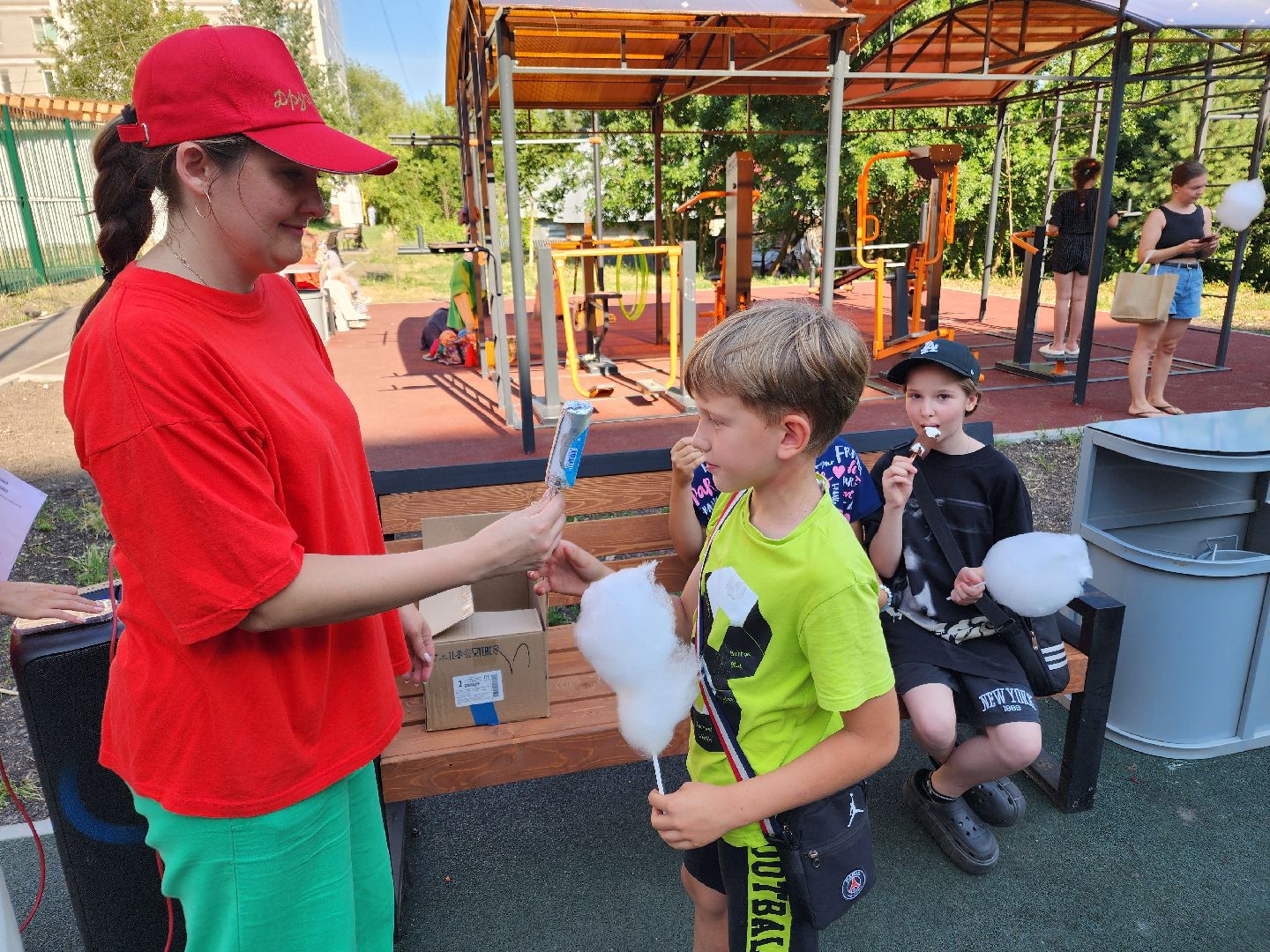 Чехов, улица Полиграфистов, комплексное благоустройство дворов, приемка работ, открытие детской площадки, глава администрации го Чехов, Михаил Собакин, анимационная программа,
