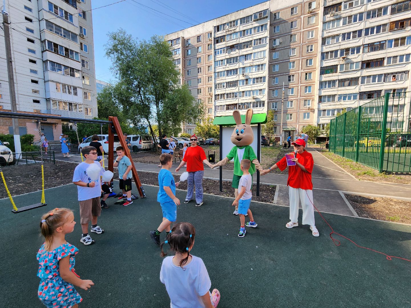 Чехов, улица Полиграфистов, комплексное благоустройство дворов, приемка работ, открытие детской площадки, глава администрации го Чехов, Михаил Собакин, анимационная программа,