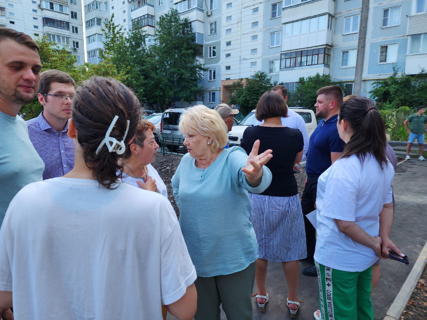 Чехов, улица Полиграфистов, комплексное благоустройство дворов, приемка работ, открытие детской площадки, глава администрации го Чехов, Михаил Собакин, анимационная программа,