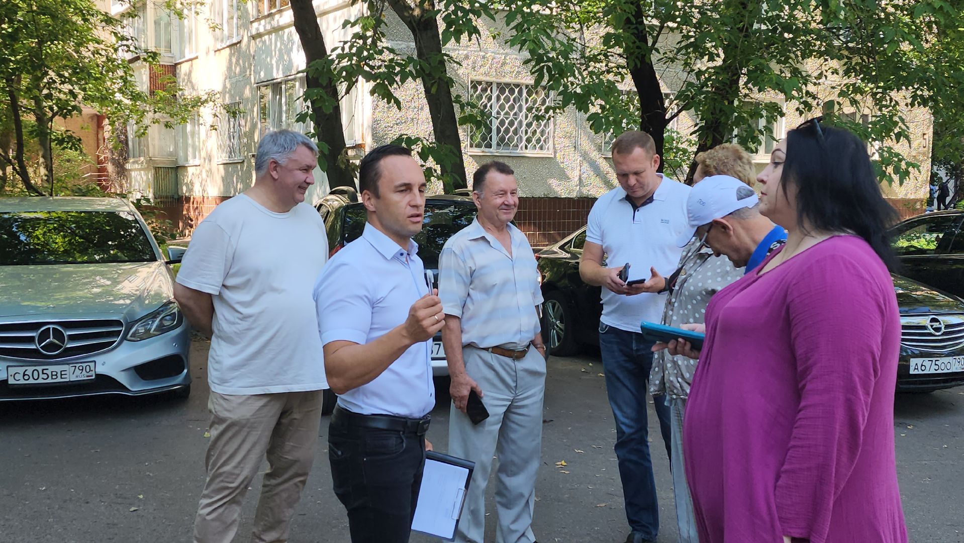 пешие обходы, заместитель главы, Григорий грибанов, ул семашко, ул дзержинского, борис аубакиров, мусор, смет, уборка, озеленение,