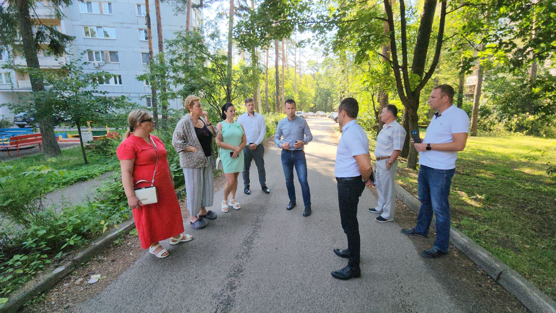 пешие обходы, заместитель главы, Григорий грибанов, ул семашко, ул дзержинского, борис аубакиров, мусор, смет, уборка, озеленение,
