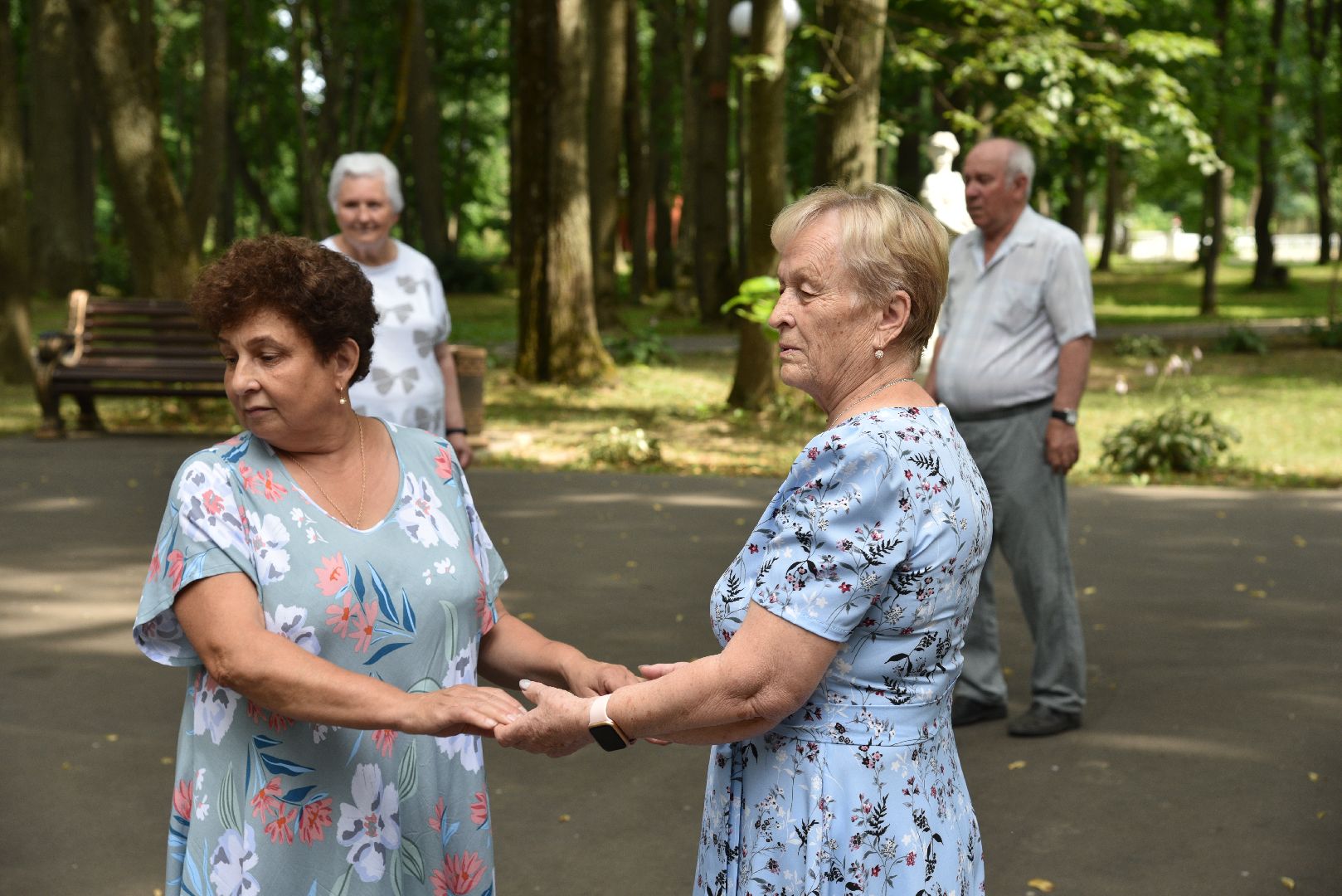 лотошино, лотошинский парк, танцы в парке, парки подмосковья, активное долголетие,
