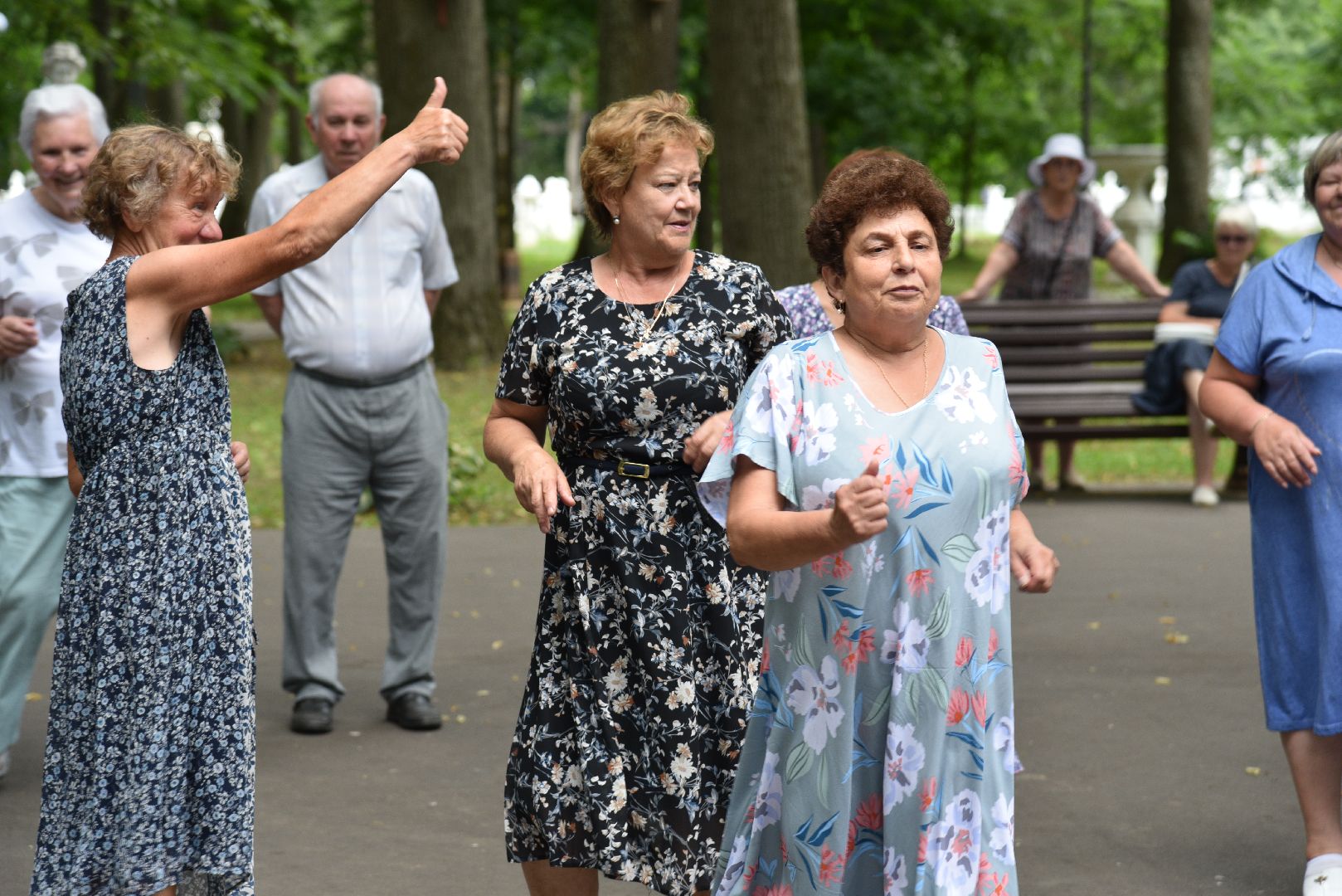 лотошино, лотошинский парк, танцы в парке, парки подмосковья, активное долголетие,