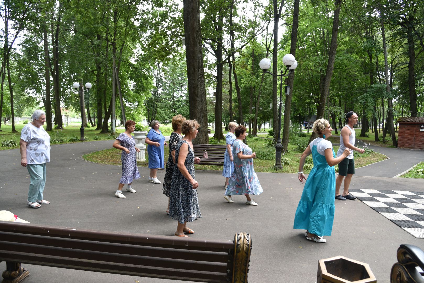 лотошино, лотошинский парк, танцы в парке, парки подмосковья, активное долголетие,
