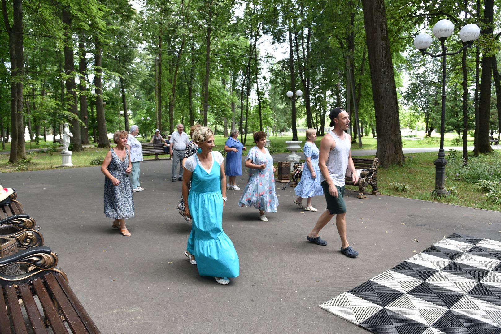 лотошино, лотошинский парк, танцы в парке, парки подмосковья, активное долголетие,