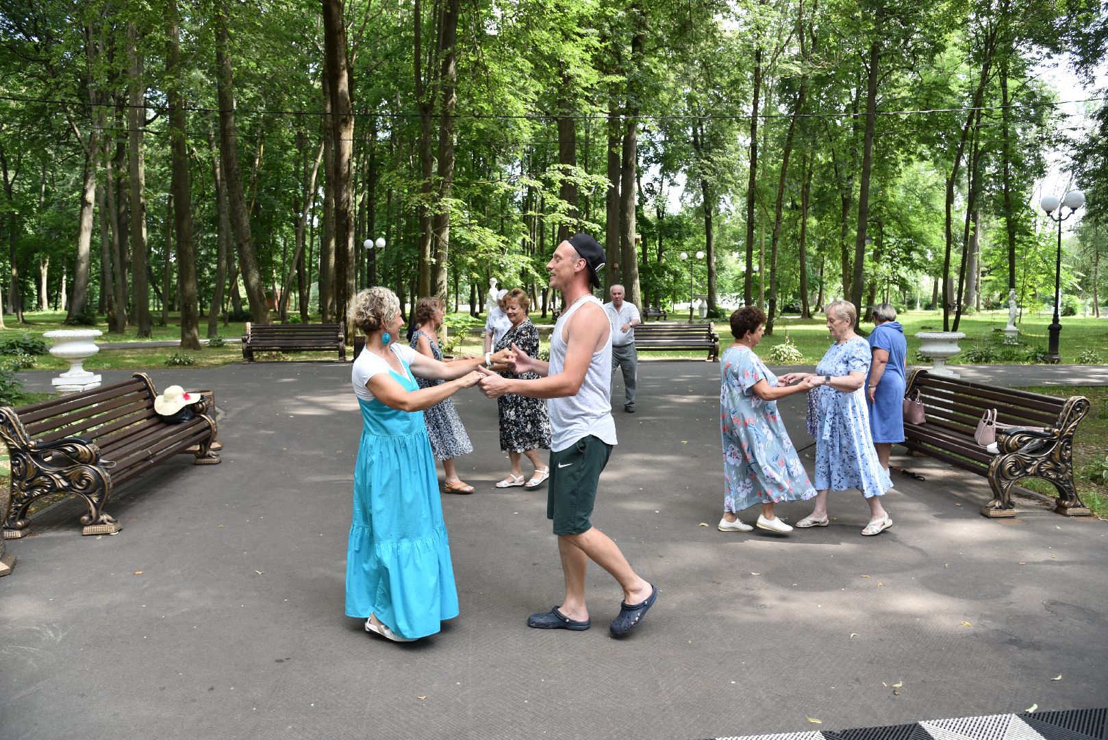 лотошино, лотошинский парк, танцы в парке, парки подмосковья, активное долголетие,