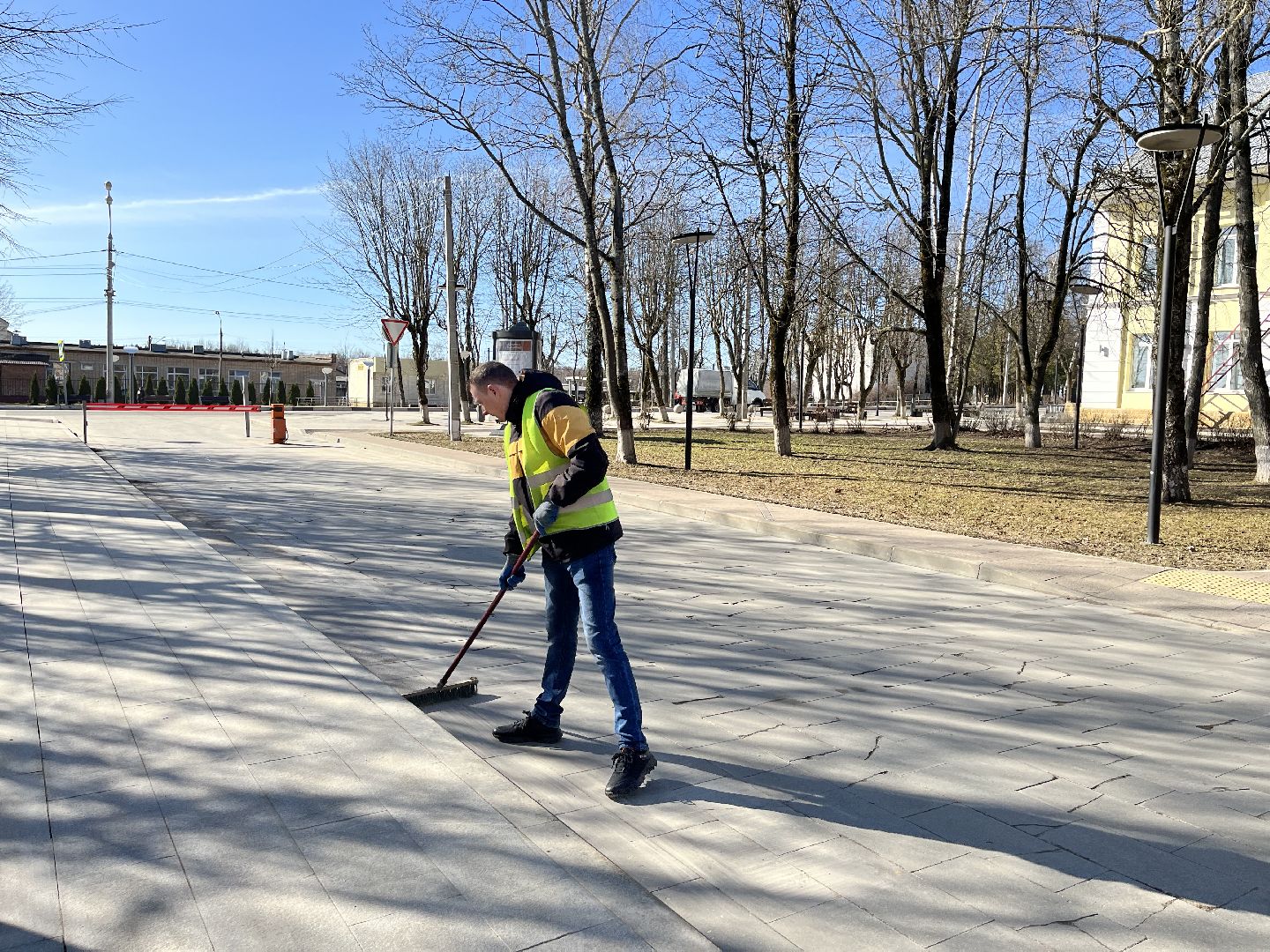 Шаховская, уборка, листья