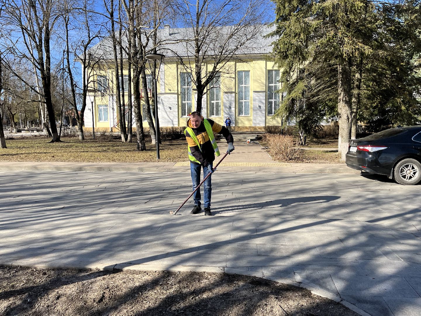 Шаховская, уборка, листья