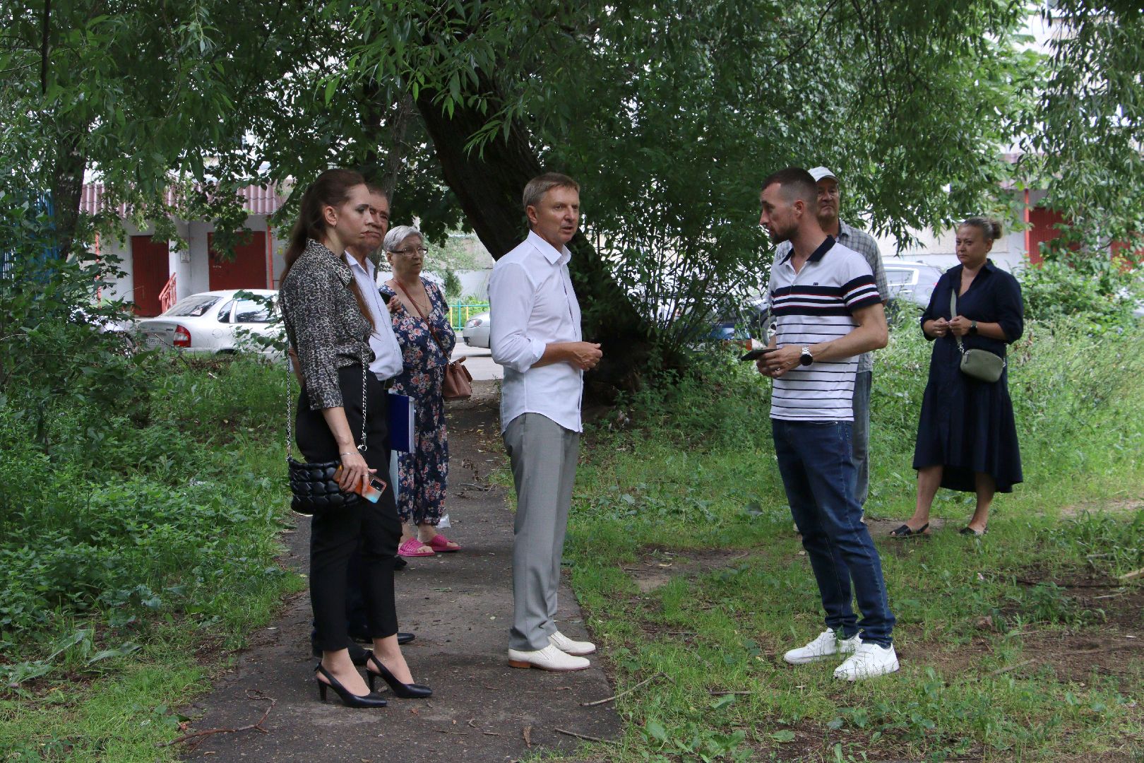 владимир жук, Никита Иванов, дзержинский, благоустройство, ремонт, асфальтирование дворов дорог,