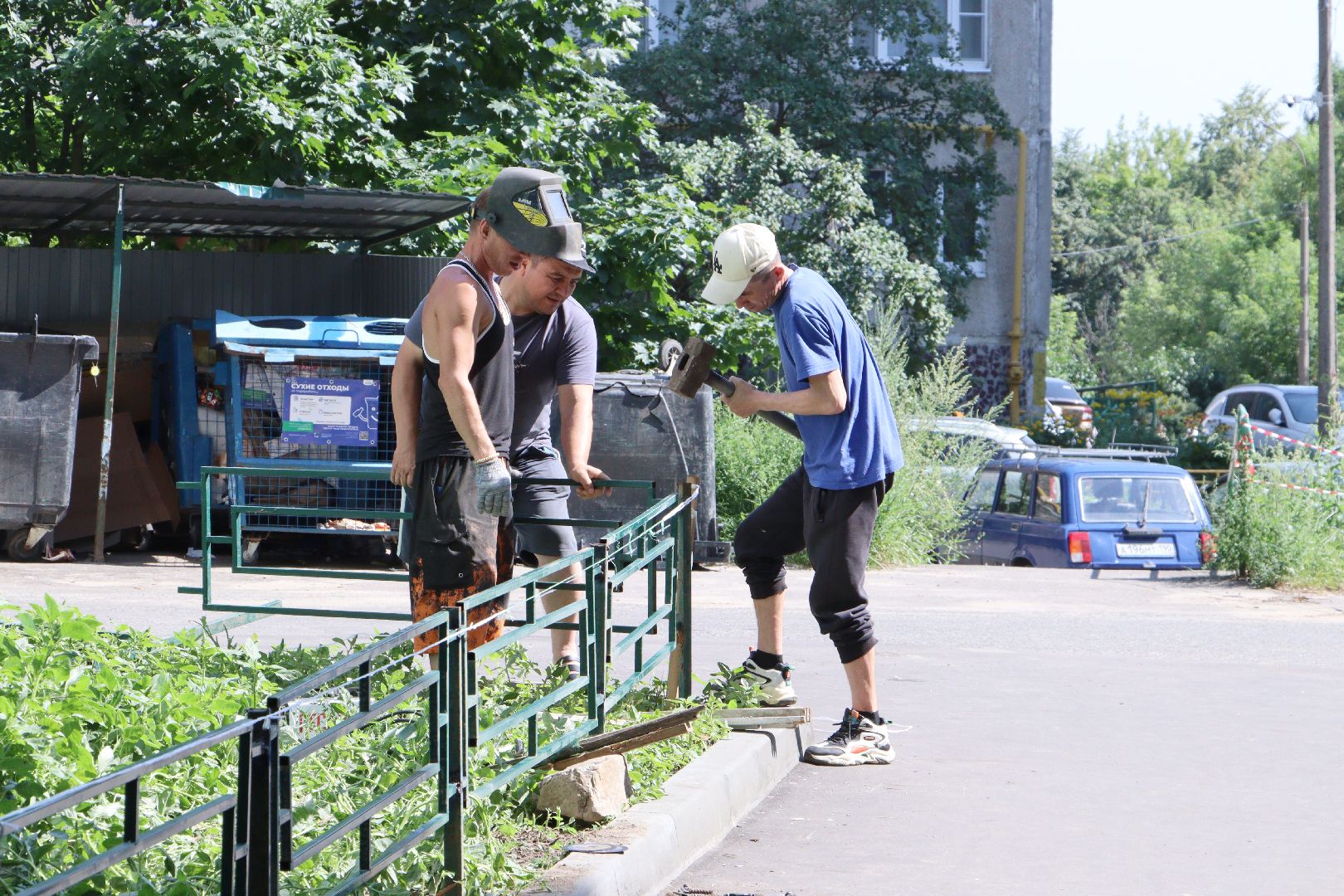 владимир жук, Никита Иванов, дзержинский, благоустройство, ремонт, асфальтирование дворов дорог,