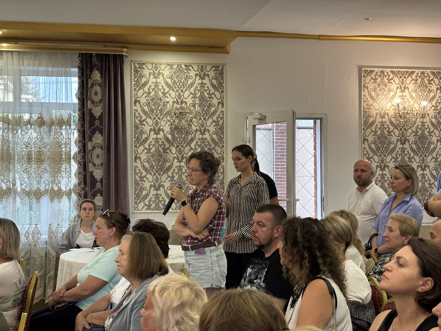 выездная администрация, тротуар, здравоохранение,