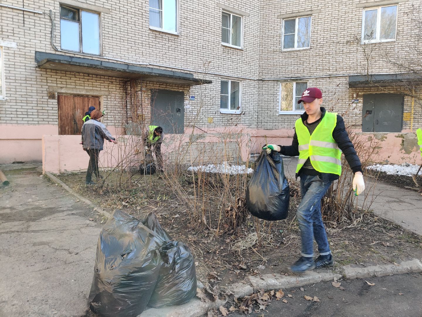Красноармейск, дворы, дворники, управляющая компания