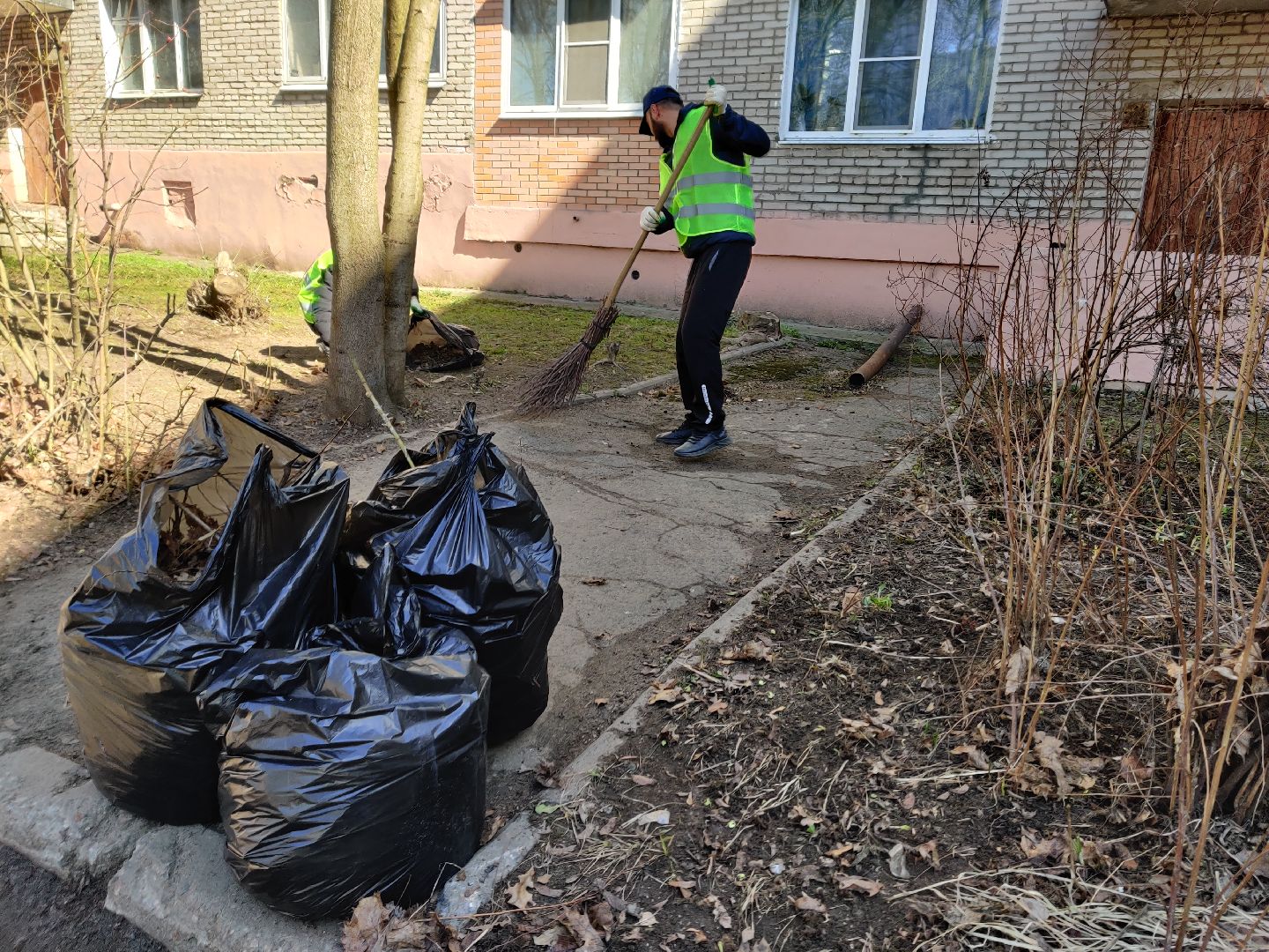 Красноармейск, дворы, дворники, управляющая компания