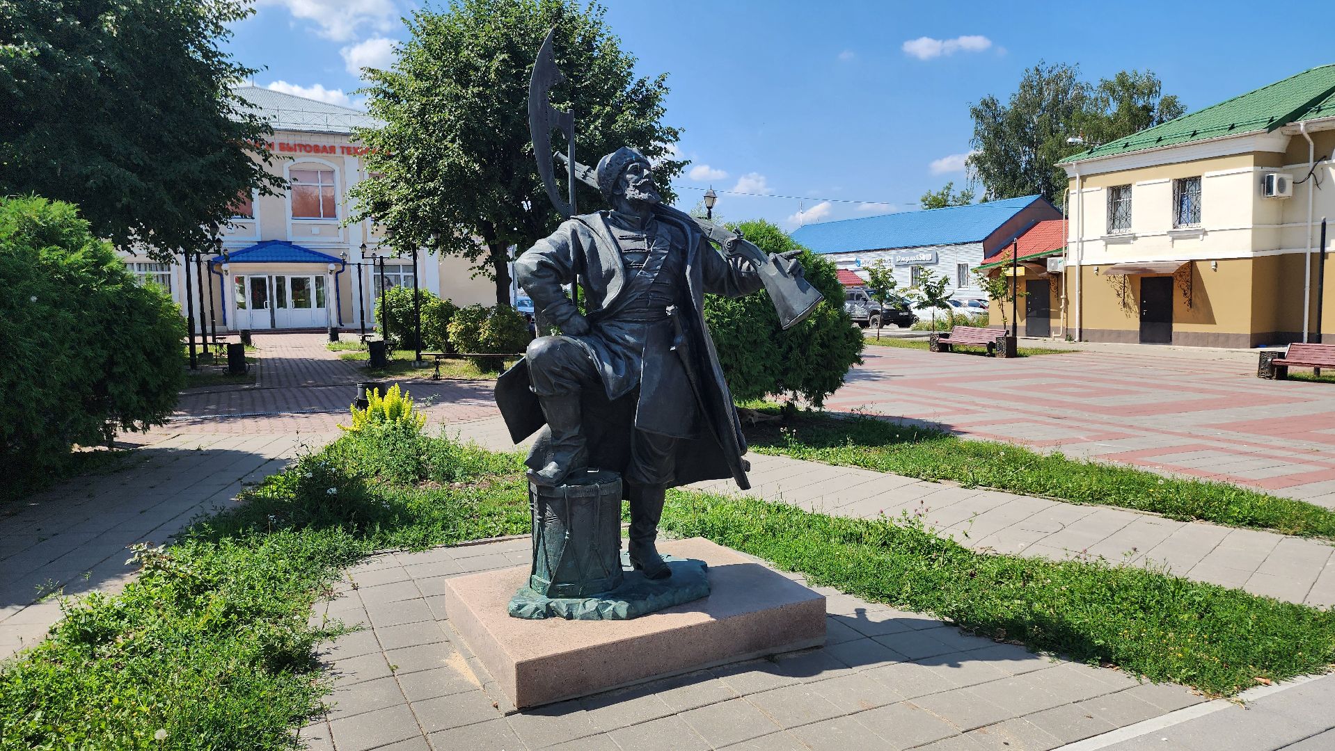 кашира, пешеходная зона, благоустройство, озеленение, липа, деревья, стрелец,