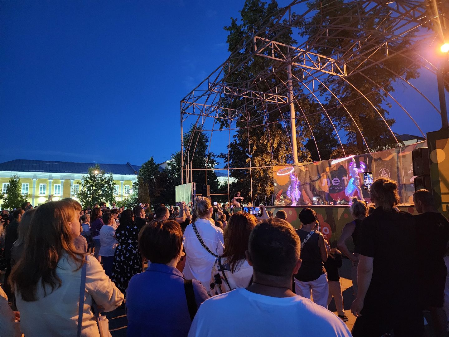 Коломна, ночь в парке, лето в подмосковье,