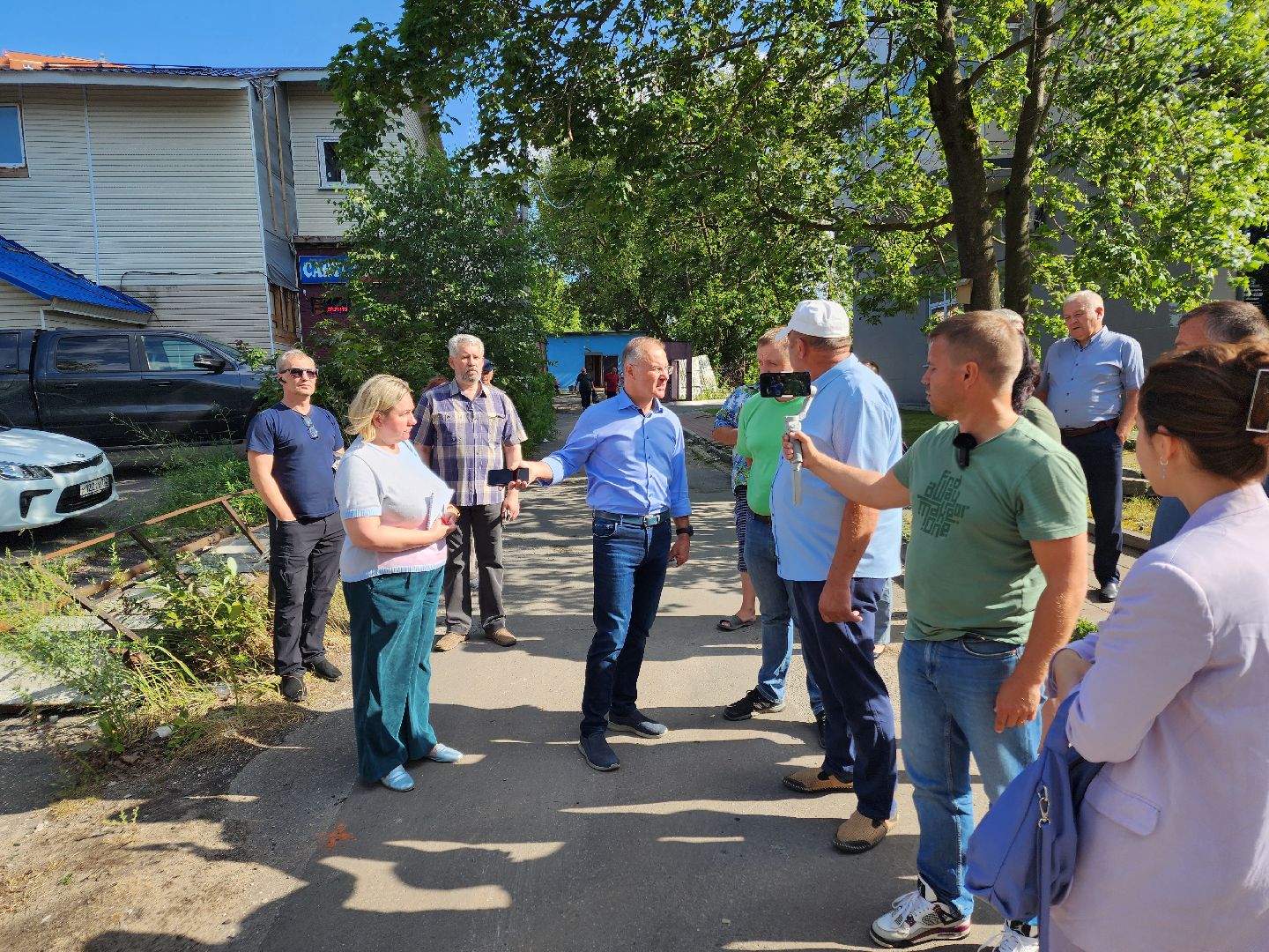 Чехов, улица Чехова, многоквартирный дом, проблема с канализацией, ливневая канализация, детская площадка, депутат Госдумы РФ, Александр Коган, встреча с жителями,