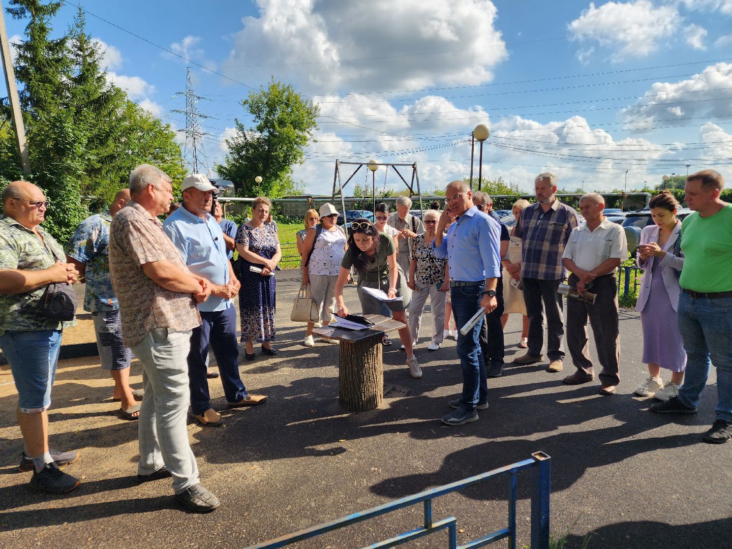 Чехов, улица Чехова, многоквартирный дом, проблема с канализацией, ливневая канализация, детская площадка, депутат Госдумы РФ, Александр Коган, встреча с жителями,