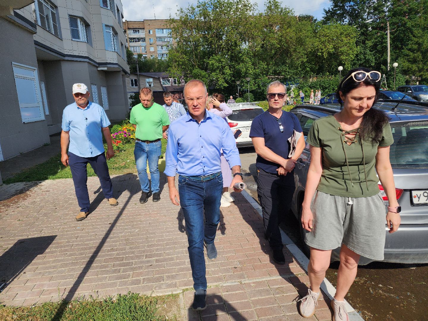 Чехов, улица Чехова, многоквартирный дом, проблема с канализацией, ливневая канализация, детская площадка, депутат Госдумы РФ, Александр Коган, встреча с жителями,