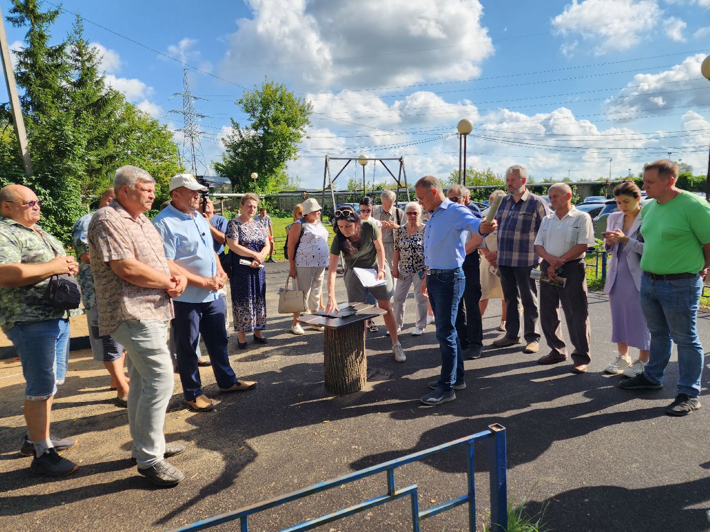 Чехов, улица Чехова, многоквартирный дом, проблема с канализацией, ливневая канализация, детская площадка, депутат Госдумы РФ, Александр Коган, встреча с жителями,