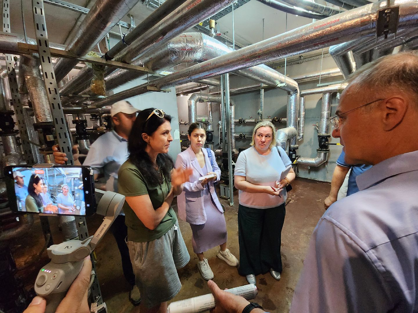 Чехов, улица Чехова, многоквартирный дом, проблема с канализацией, ливневая канализация, детская площадка, депутат Госдумы РФ, Александр Коган, встреча с жителями,