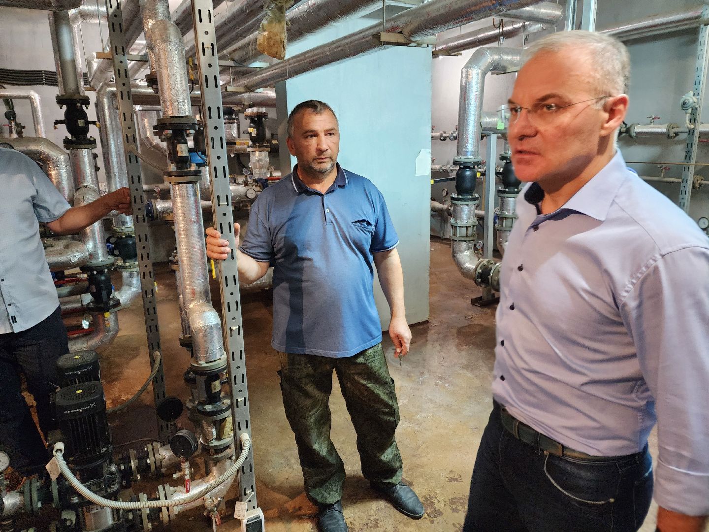 Чехов, улица Чехова, многоквартирный дом, проблема с канализацией, ливневая канализация, детская площадка, депутат Госдумы РФ, Александр Коган, встреча с жителями,