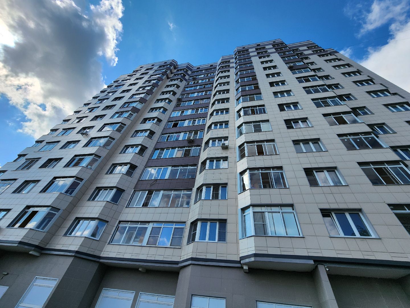 Чехов, улица Чехова, многоквартирный дом, проблема с канализацией, ливневая канализация, детская площадка, депутат Госдумы РФ, Александр Коган, встреча с жителями,