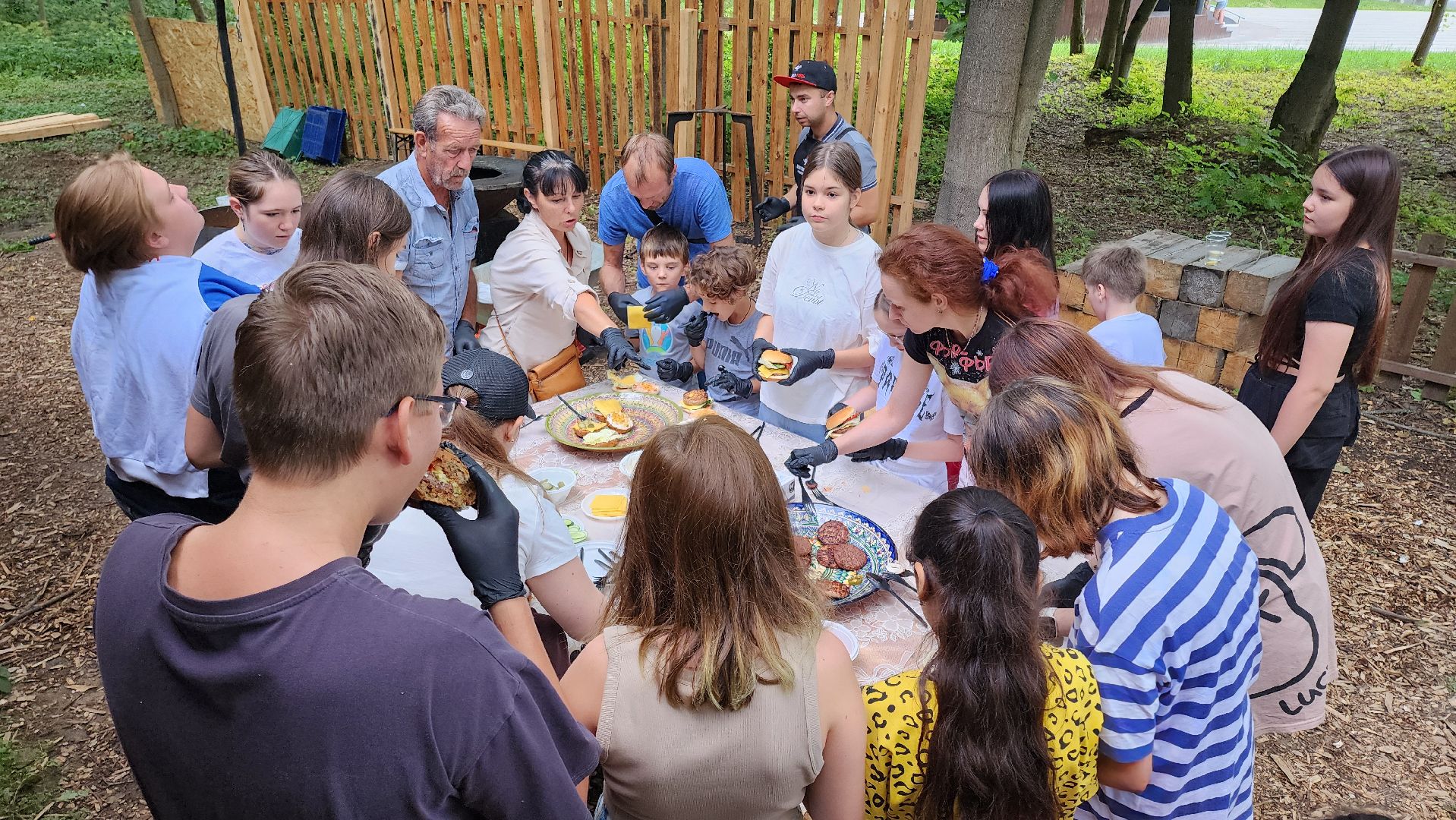 Кашира, Городской парк, мастер-класс, бургеры, котлета, булка, лимонад, ночь в парке, волонтеры,